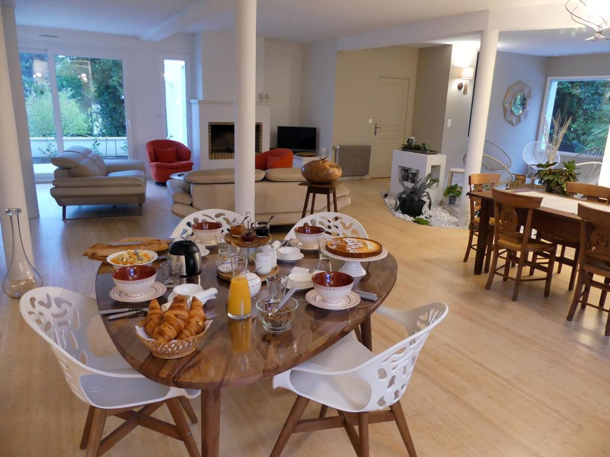 Les Ambaciales Bed & Breakfast